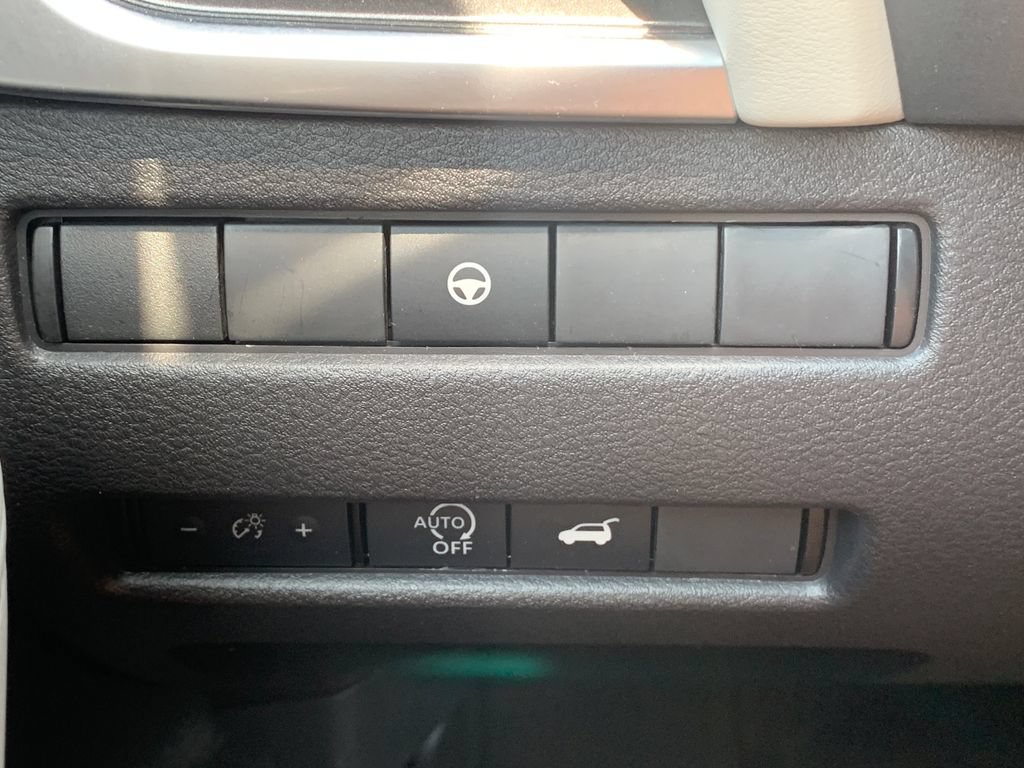 Used 2023 Nissan Rogue SV w/ SV Premium B Package FWD image 23