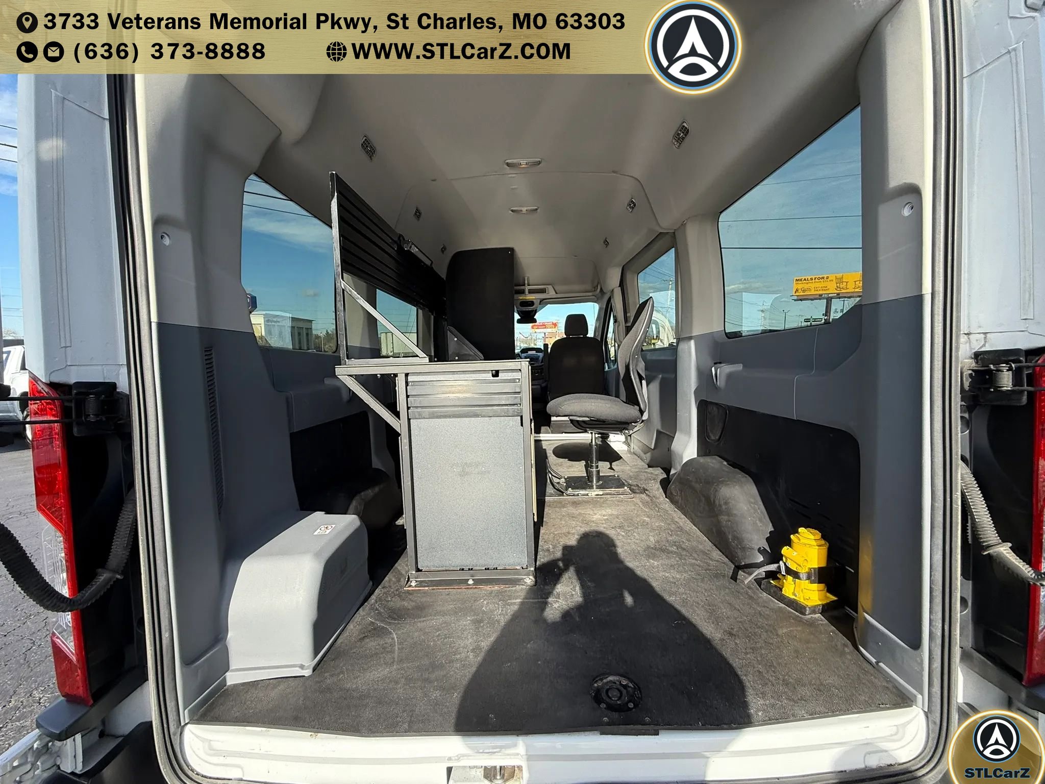 Used 2017 Ford Transit 150 XLT RWD image 10