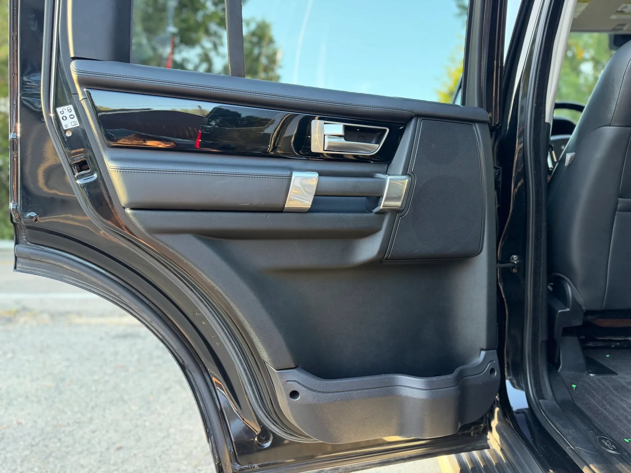Used 2016 Land Rover LR4 HSE LUX AWD/4WD image 30