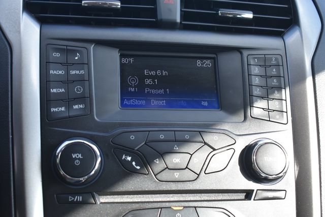 Used 2017 Ford Fusion SE FWD image 25