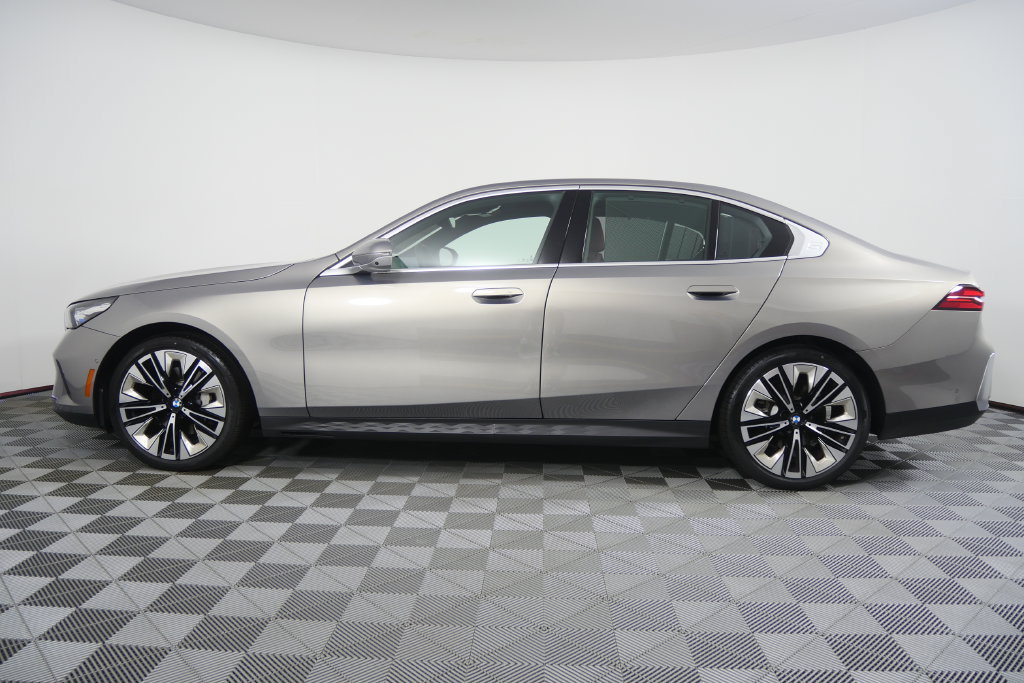 Certified 2026 BMW 530i RWD image 7