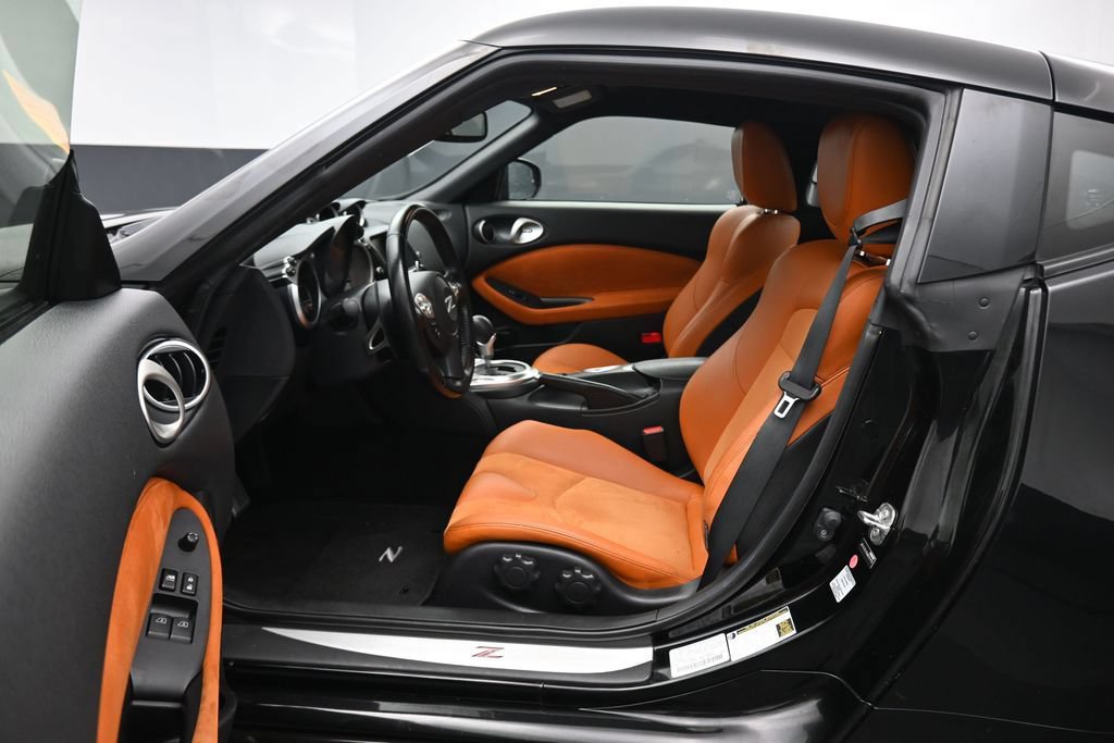 Used 2016 Nissan 370Z Touring RWD image 11