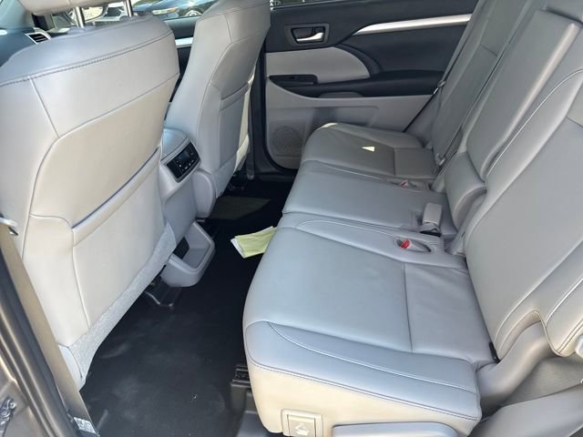 Used 2019 Toyota Highlander XLE image 30