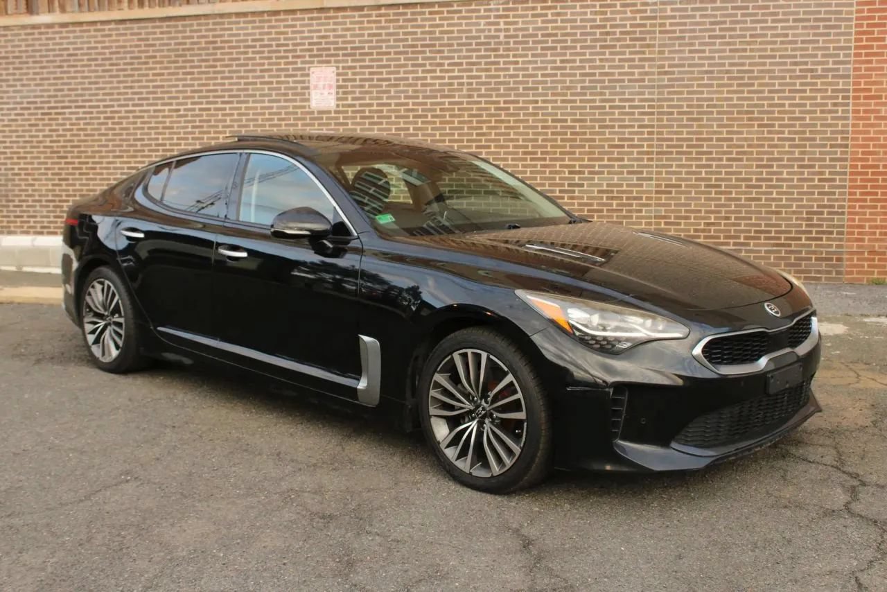 Used 2018 Kia Stinger Premium RWD image 1