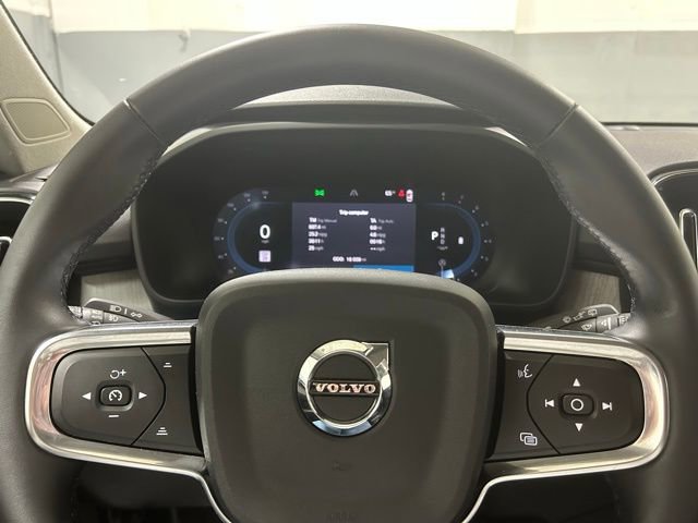 Used 2025 Volvo XC40 B5 Core AWD/4WD image 13
