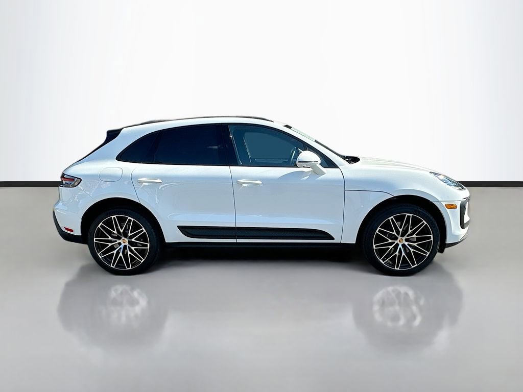 Certified 2026 Porsche Macan AWD/4WD image 8