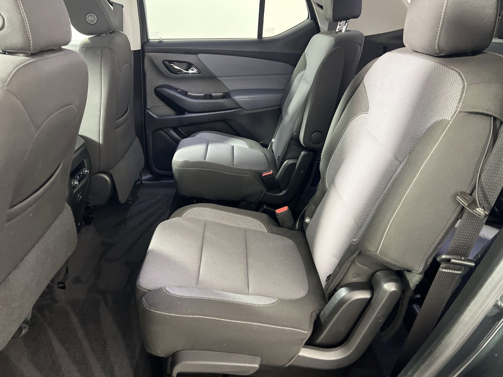 Used 2020 Chevrolet Traverse LT image 25