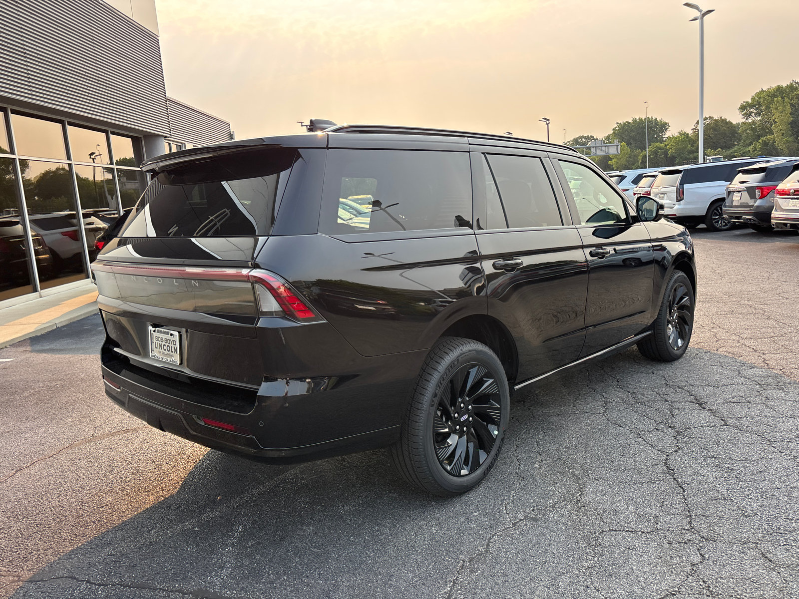 New 2027 Lincoln Navigator Reserve w/ Jet Appearance Package AWD/4WD image 7