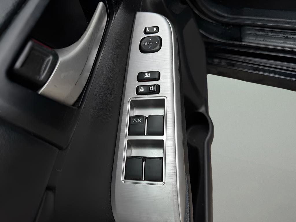 Used 2014 Toyota Camry SE FWD image 16