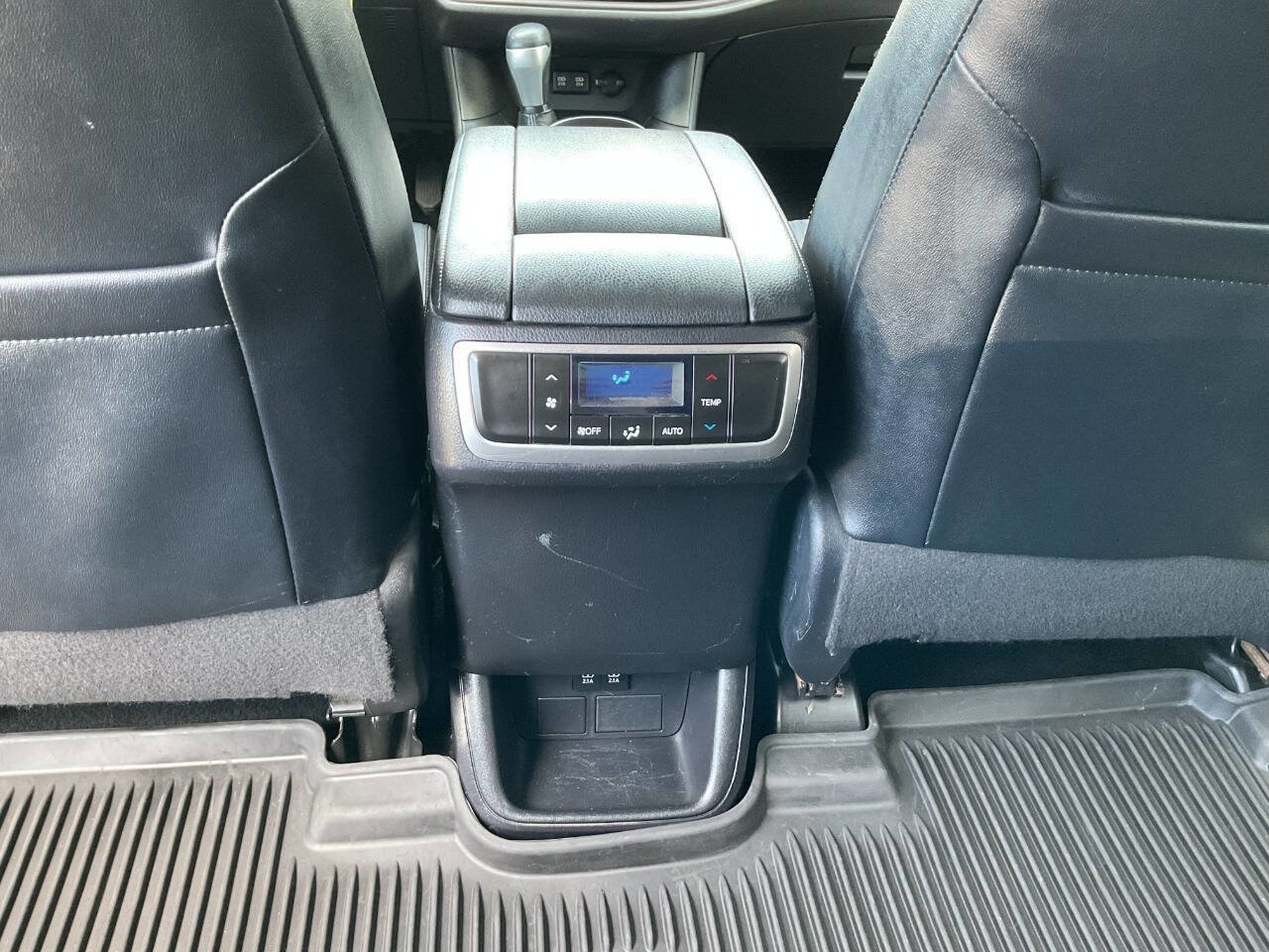 Used 2019 Toyota Highlander Plus AWD/4WD image 30