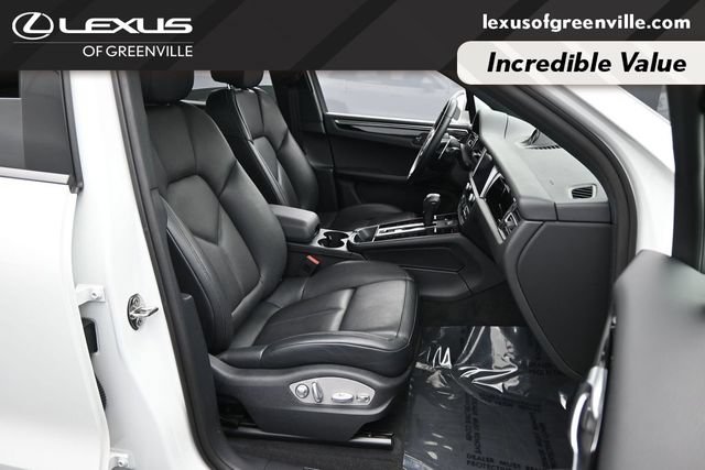 Used 2023 Porsche Macan Turbo AWD/4WD image 29