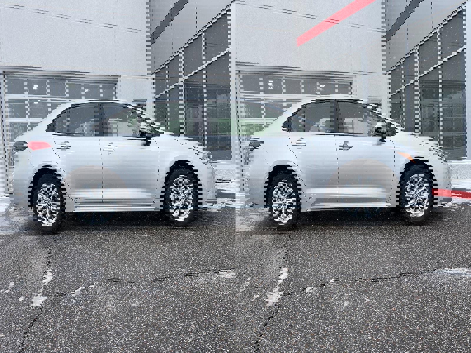 Used 2025 Toyota Corolla LE w/ LE Premium Package image 6