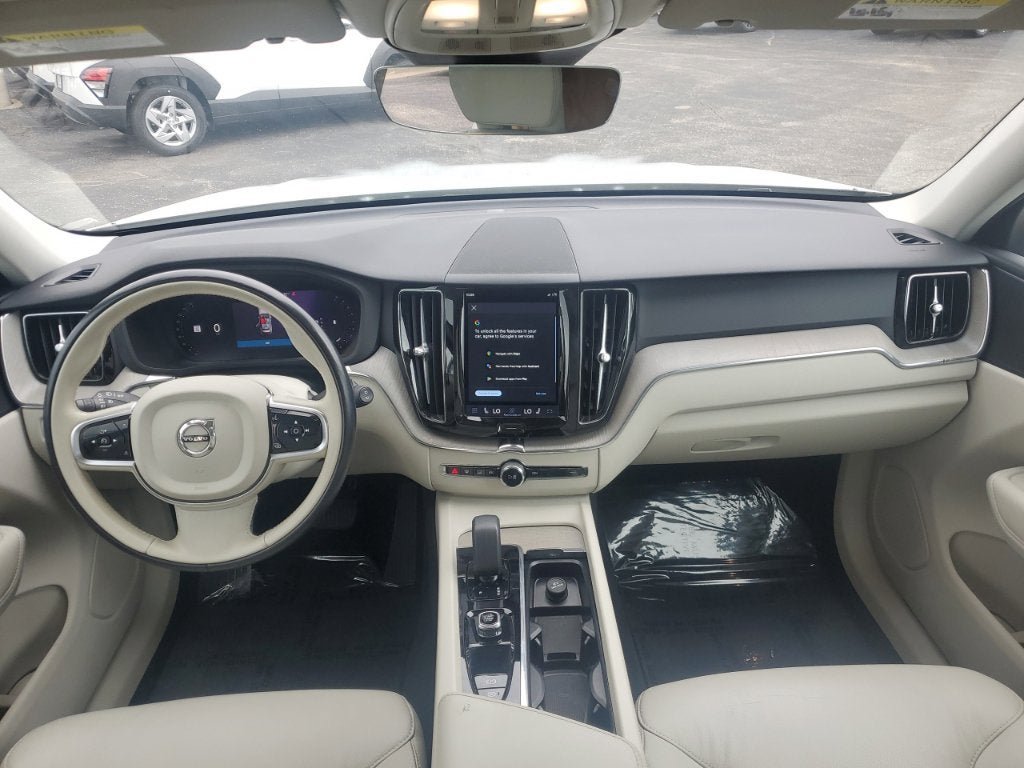 Used 2023 Volvo XC60 B5 Plus FWD image 38