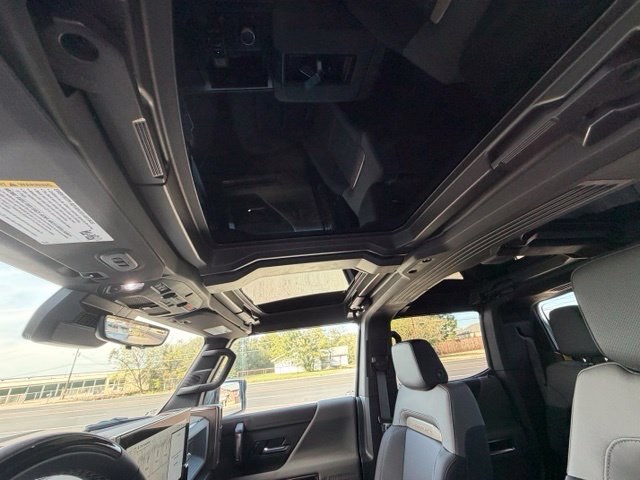 New 2025 GMC Hummer EV 2X AWD/4WD image 14