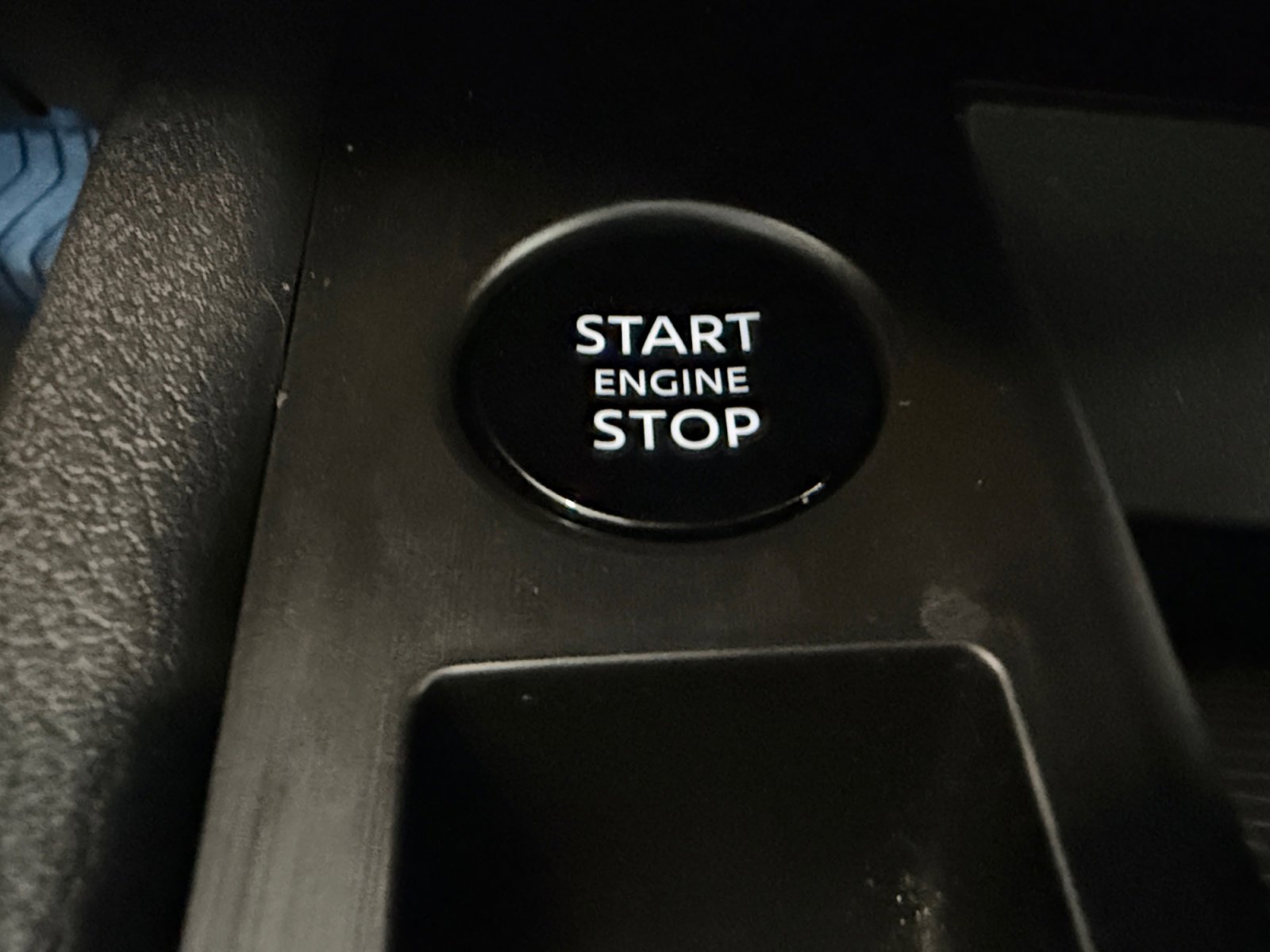 Used 2025 Nissan Kicks S image 30