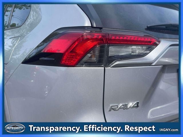 Used 2022 Toyota RAV4 LE AWD/4WD image 11