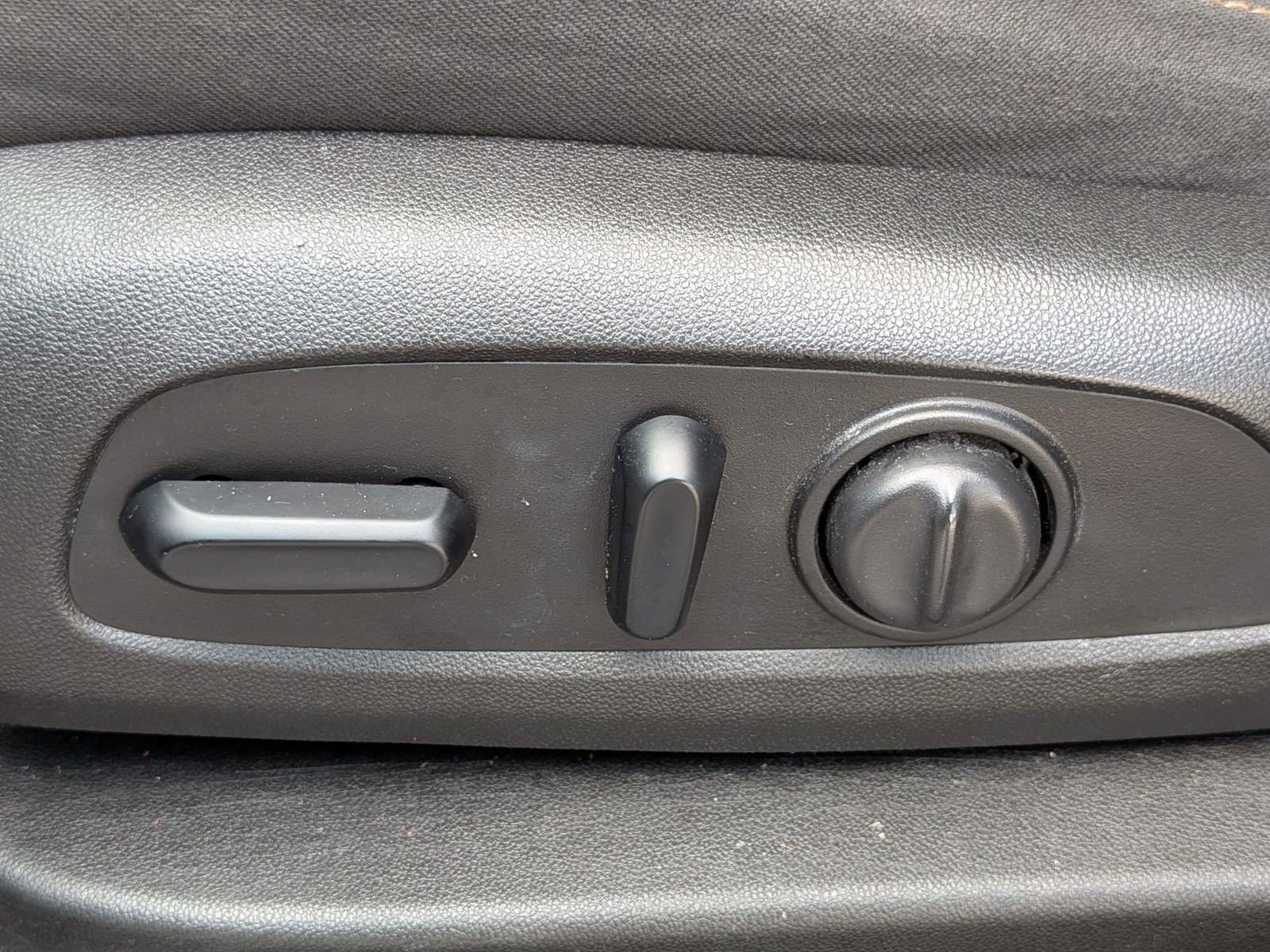 Used 2019 Chevrolet Traverse LT image 16