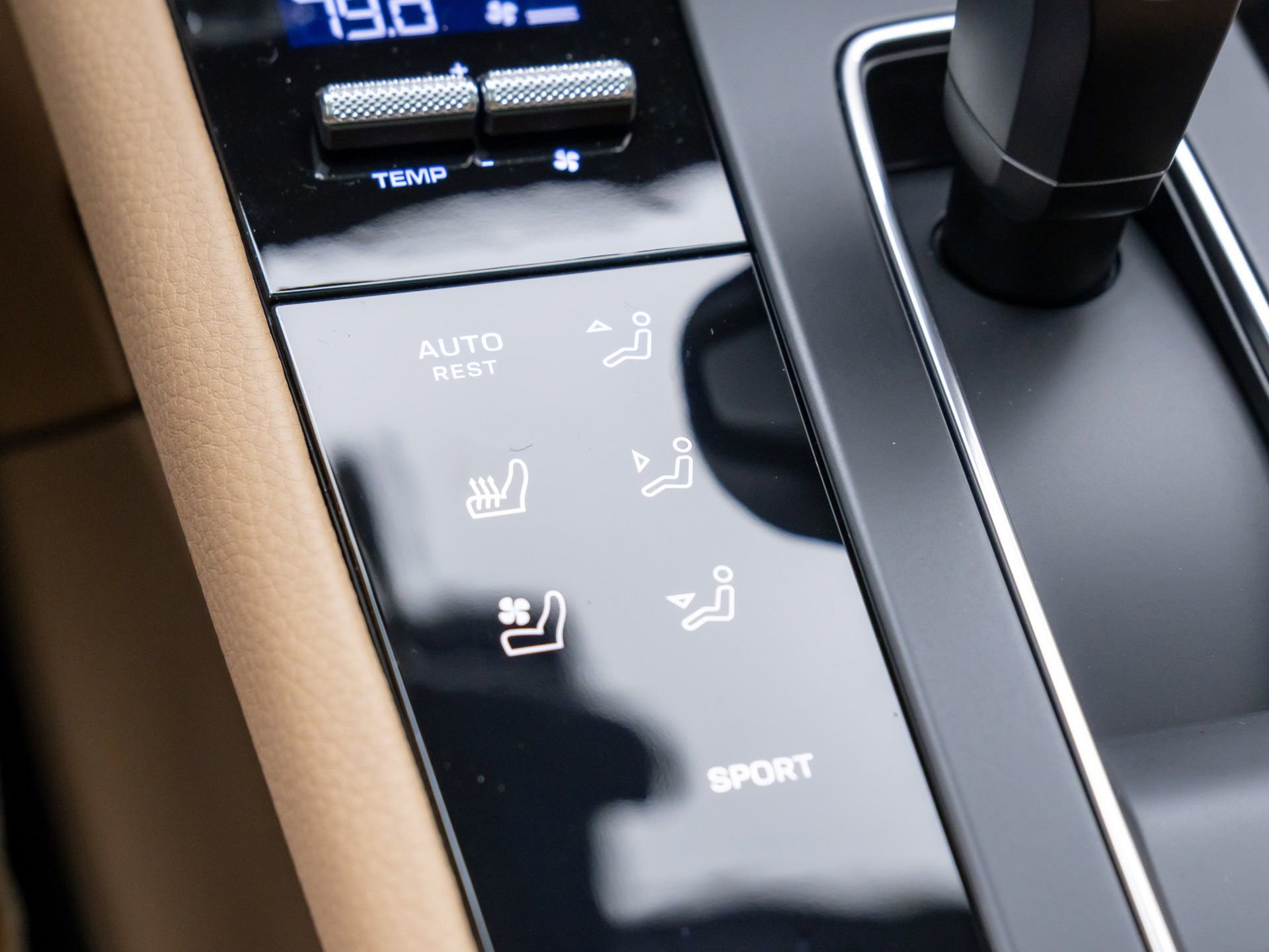 Certified 2025 Porsche Macan image 26