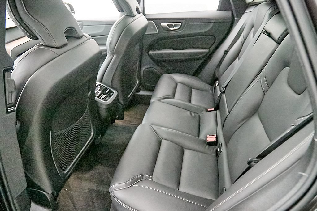 Certified 2024 Volvo XC60 B5 Ultimate w/ Climate Package AWD/4WD image 22