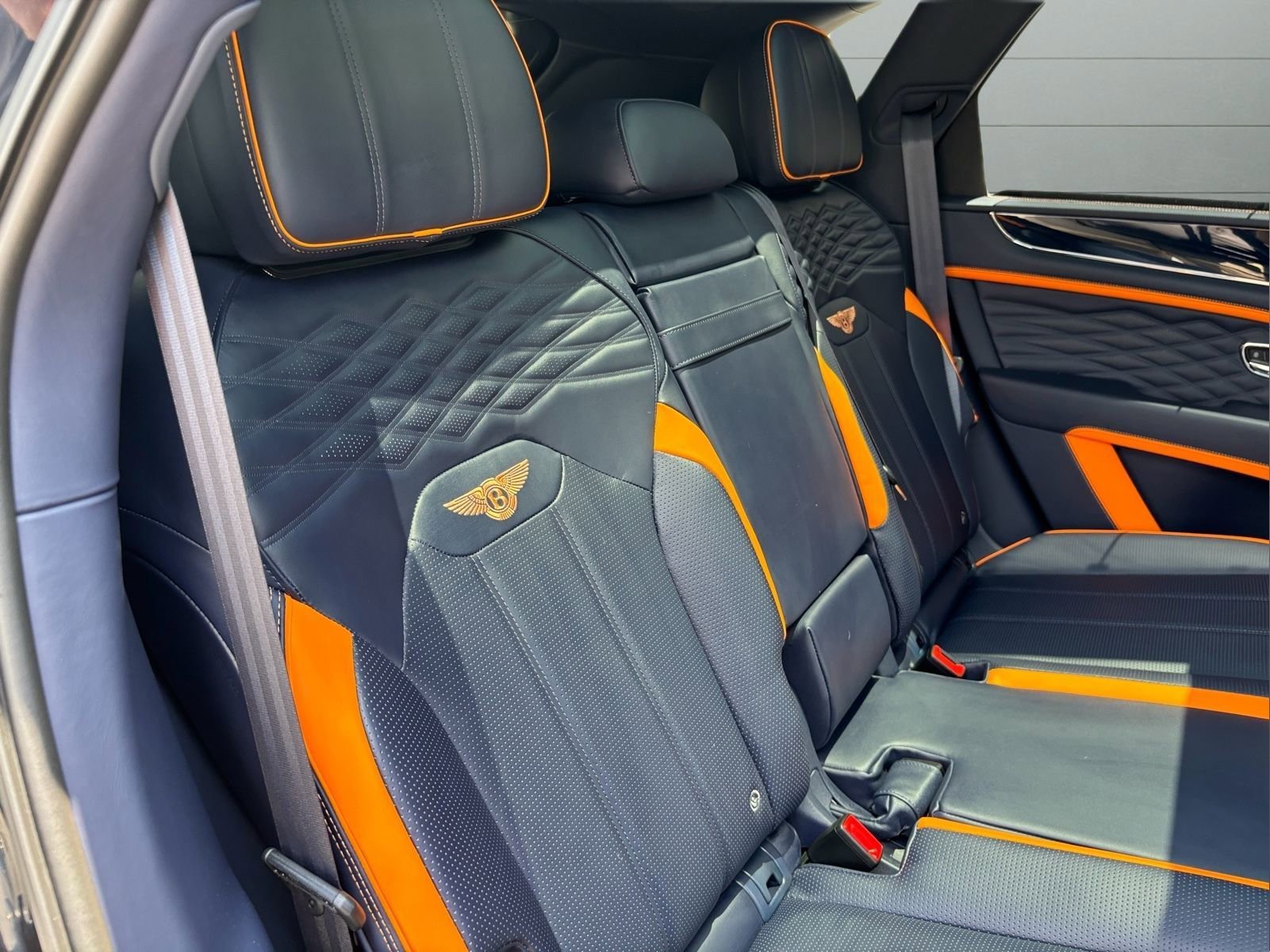 Used 2024 Bentley Bentayga image 38