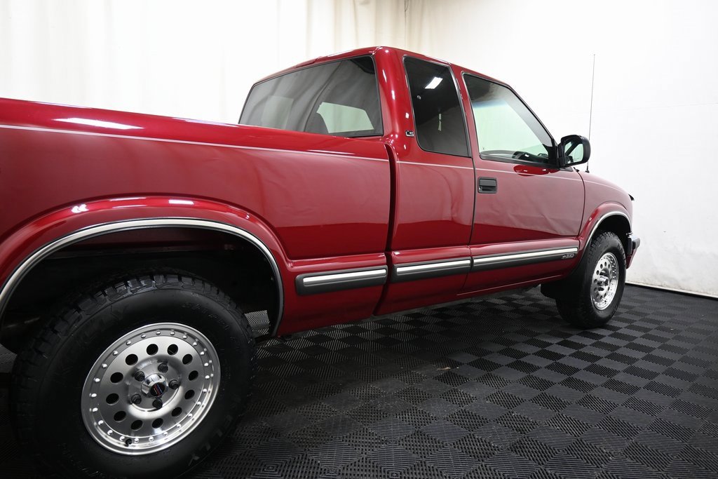 Used 2000 Chevrolet S10 Pickup LS w/ Preferred Equipment Group image 14