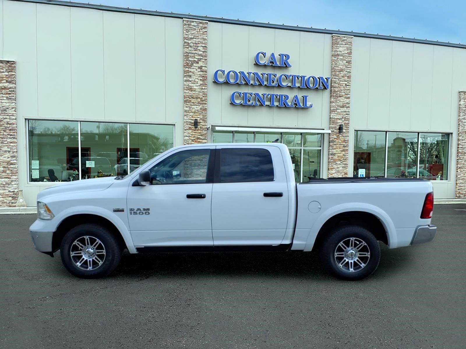Used 2016 RAM 1500 Outdoorsman AWD/4WD image 2