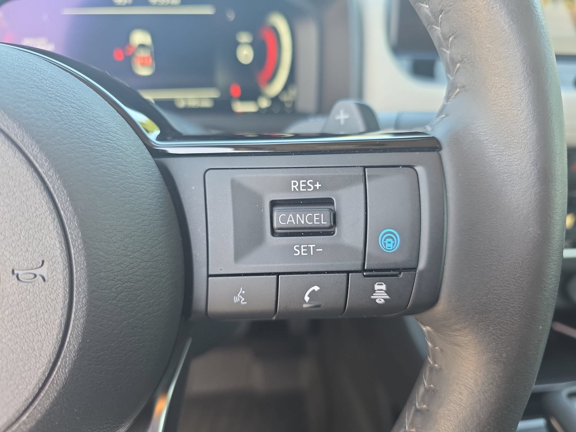 Used 2024 Nissan Rogue SL w/ SL Premium Package FWD image 18