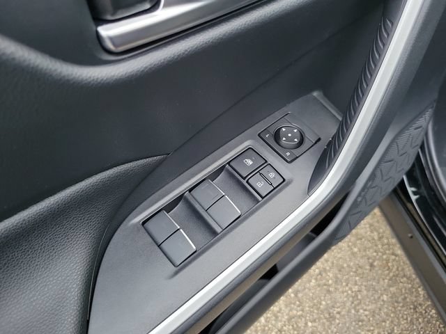 Used 2025 Toyota RAV4 XLE w/ Convenience Package AWD/4WD image 13