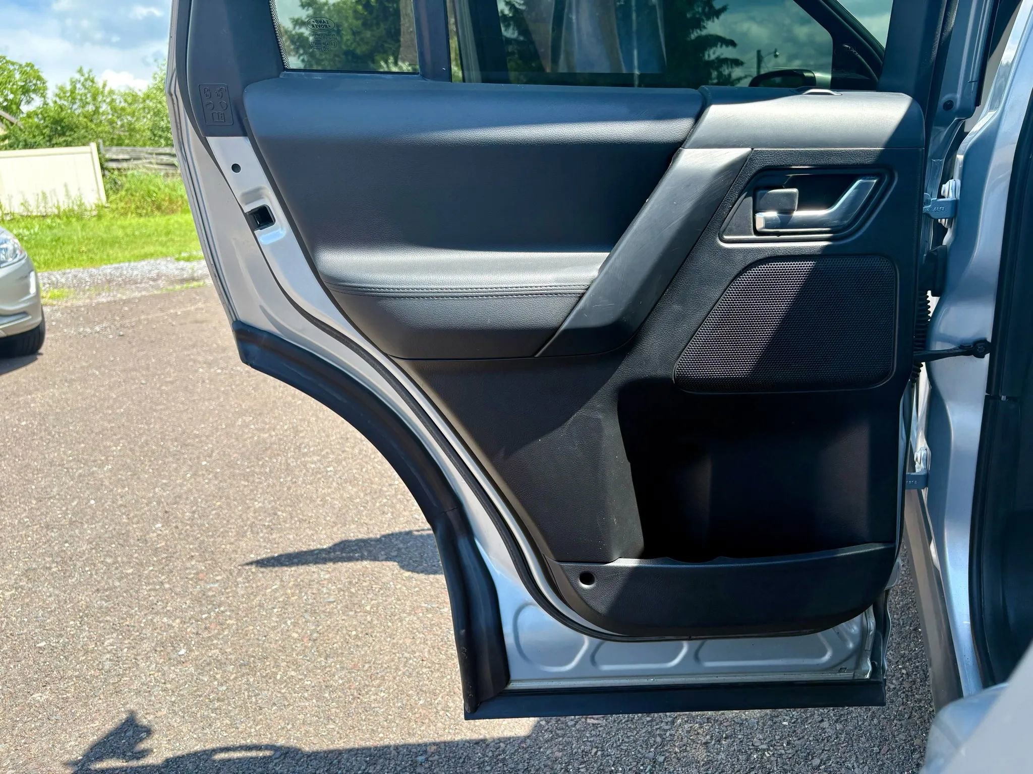 Used 2014 Land Rover LR2 HSE image 12