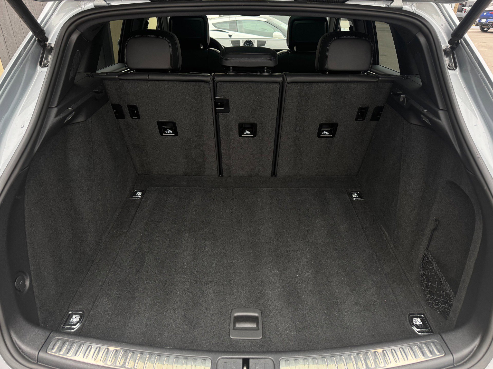 Used 2024 Porsche Macan image 40