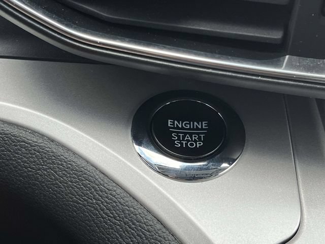 Used 2023 Ford Explorer XLT w/ Equipment Group 202A AWD/4WD image 32