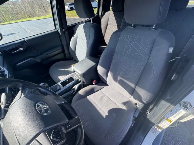 Used 2016 Toyota Tacoma TRD Sport w/ Premium & Technology Package image 10