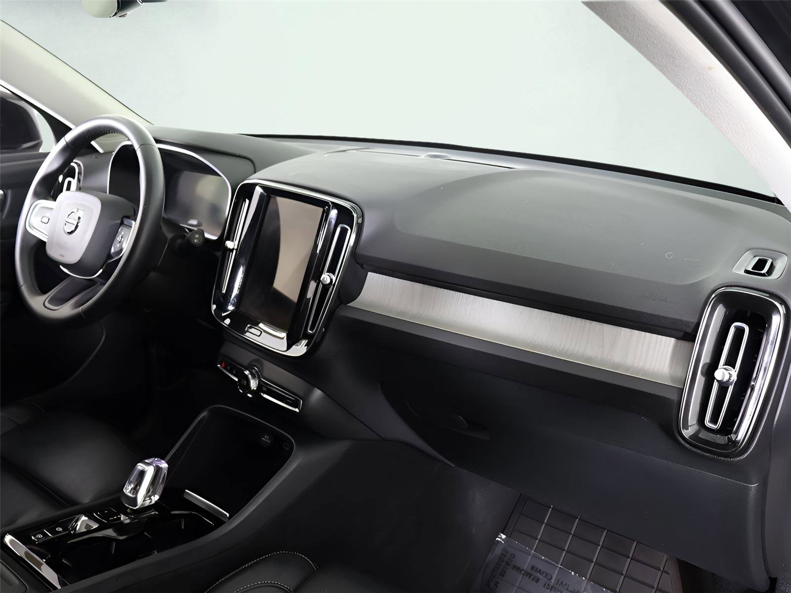 Used 2023 Volvo XC40 B5 Plus w/ Protection Package Premier image 30