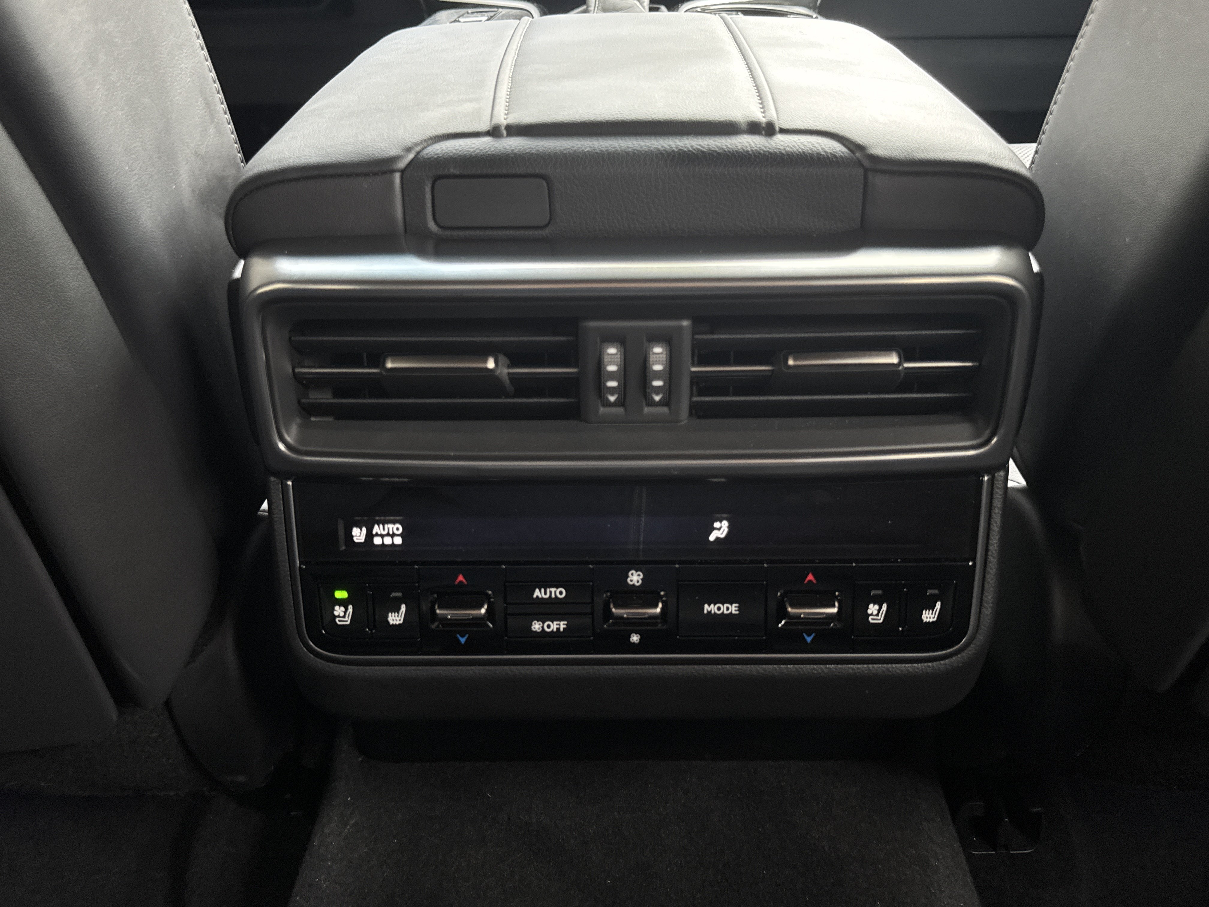 Used 2025 Lexus LX 600 4WD w/ Luxury Package image 16
