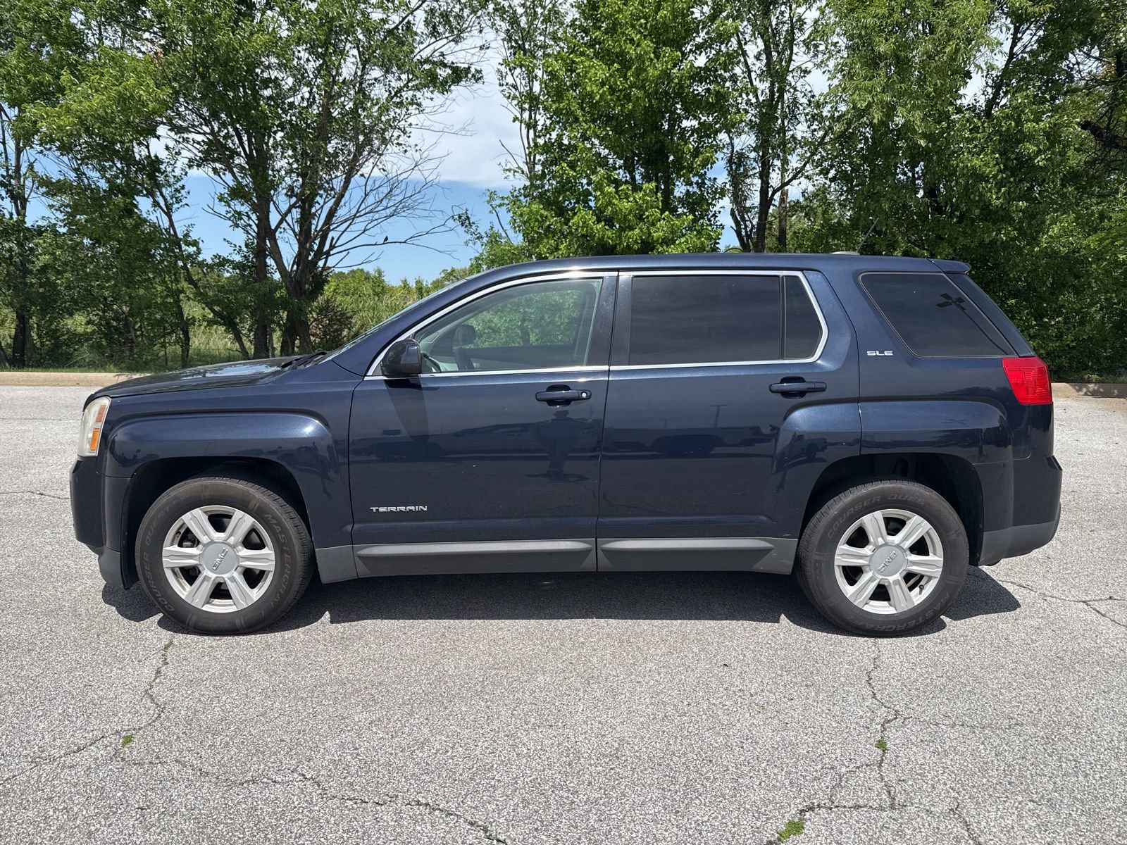 Used 2015 GMC Terrain SLE FWD image 2