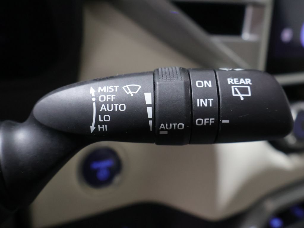 Used 2023 Toyota Sequoia Capstone AWD/4WD image 41