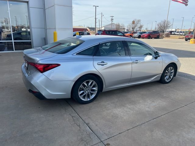 Used 2019 Toyota Avalon XLE w/ Moonroof Package image 5