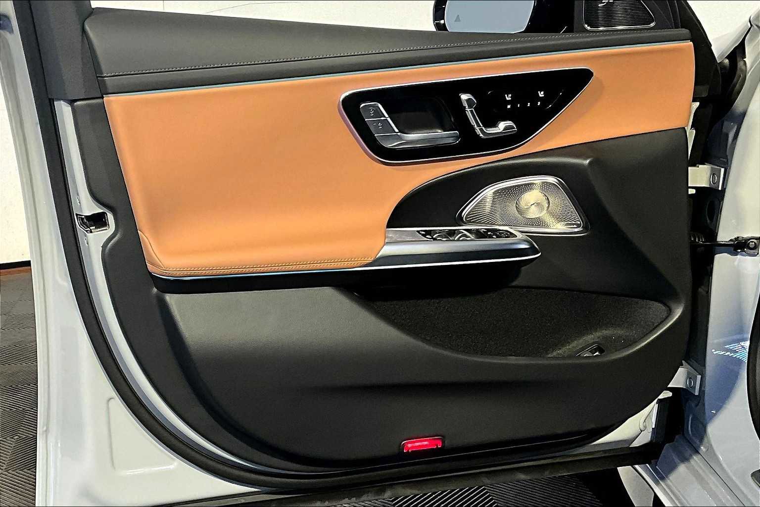 New 2026 Mercedes-Benz E 53 AMG e 4MATIC Sedan image 11