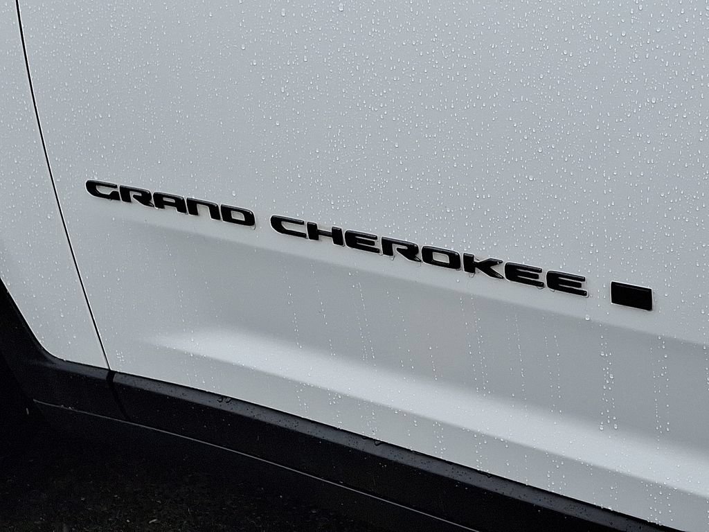 Certified 2023 Jeep Grand Cherokee Altitude AWD/4WD image 30