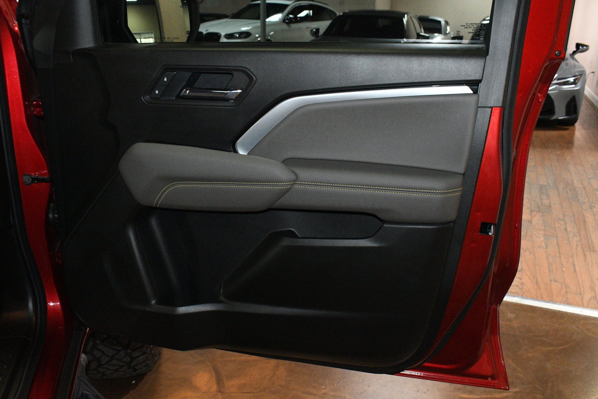 Used 2025 Chevrolet Colorado ZR2 w/ Technology Package AWD/4WD image 44