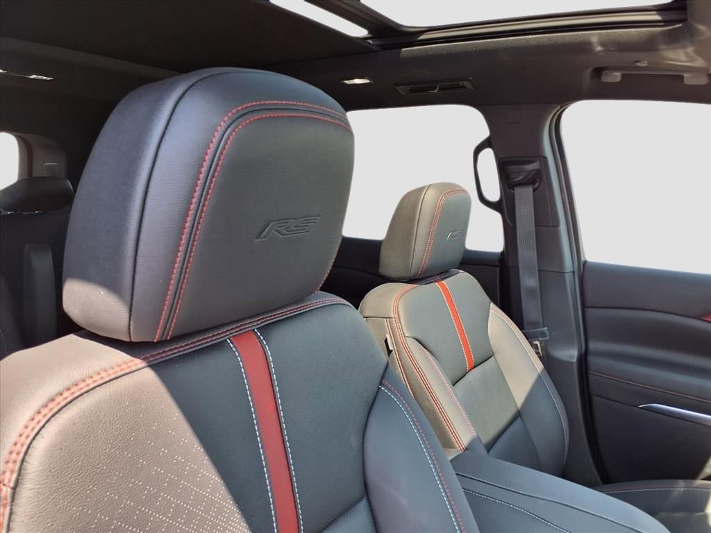 Used 2024 Chevrolet Traverse RS image 19