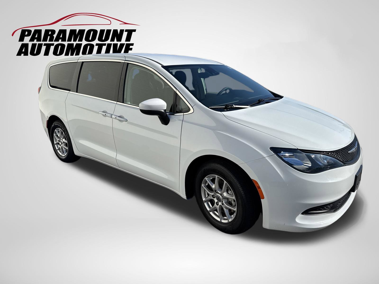 Used 2023 Chrysler Voyager LX FWD image 3