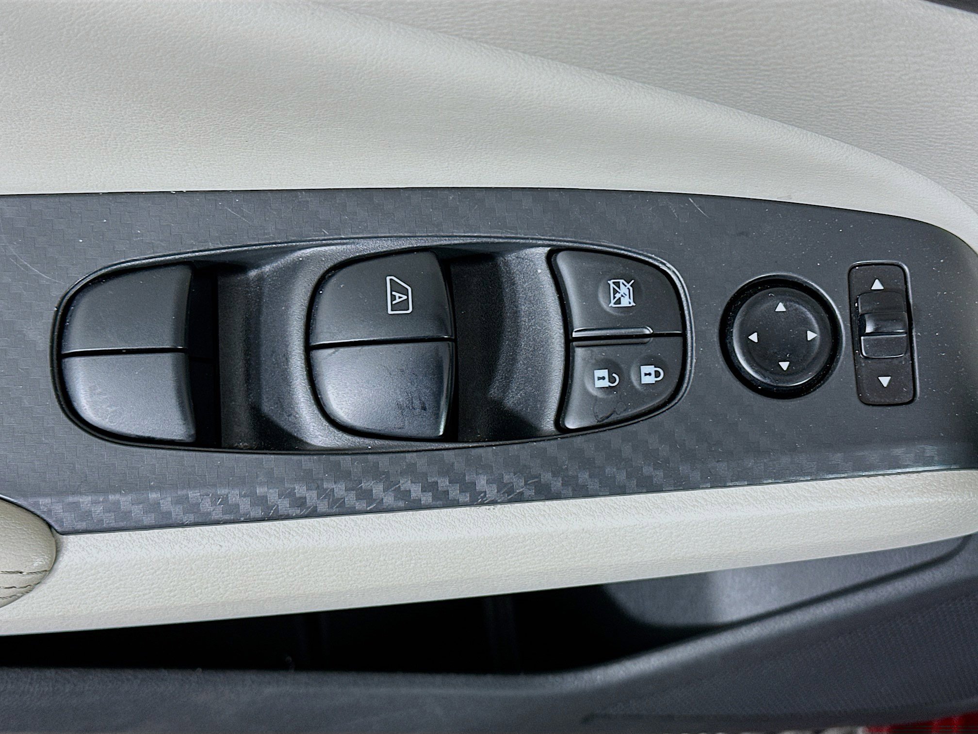 Used 2025 Nissan Altima 2.5 SV image 15