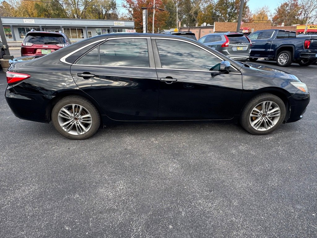 Used 2015 Toyota Camry LE image 5