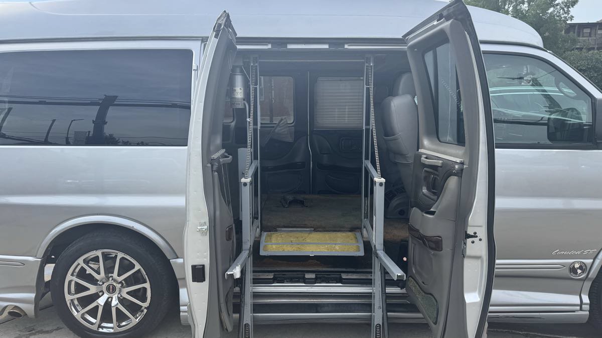 Used 2014 GMC Savana 1500 RWD image 23