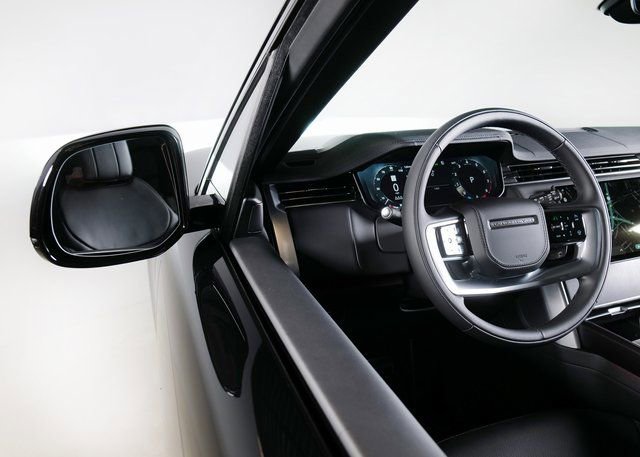 New 2025 Land Rover Range Rover SE image 23