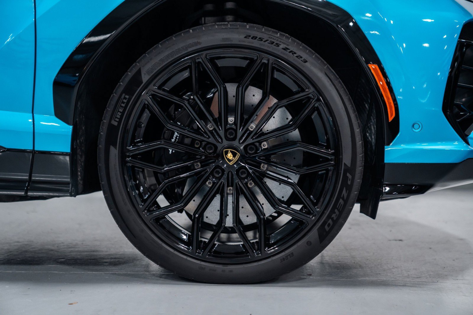 Used 2025 Lamborghini Urus SE AWD/4WD image 41