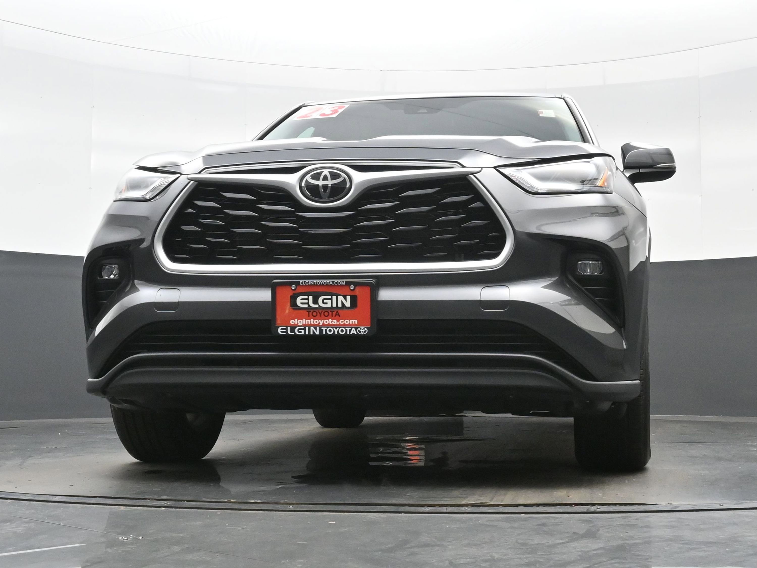 Used 2023 Toyota Highlander LE AWD/4WD image 27