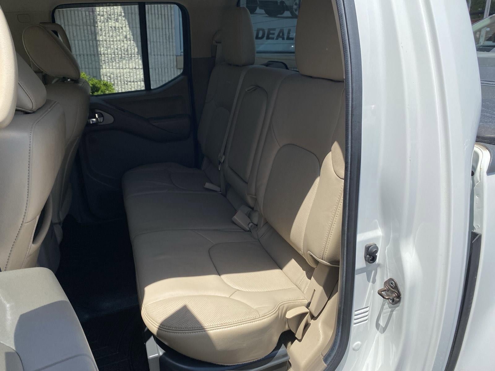 Used 2013 Nissan Frontier SL w/ Moonroof Pkg AWD/4WD image 23
