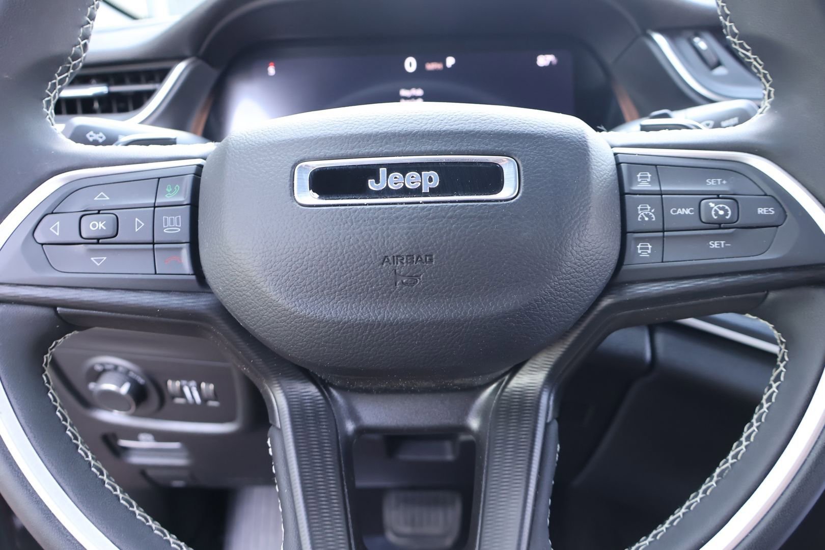 Used 2024 Jeep Grand Cherokee Laredo X AWD/4WD image 20